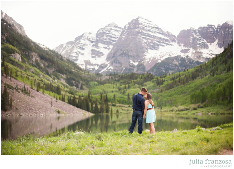 Destination engagement photographer traveled for an engagements session in aspen