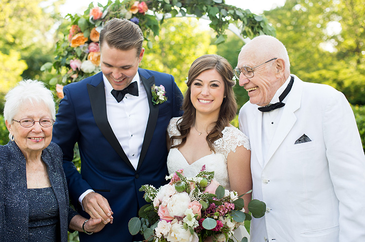 Scheduling Family Portraits Into Your Wedding Day