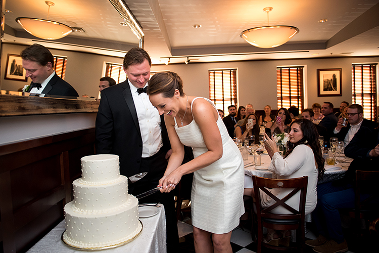 cake-cutting-at-wedding